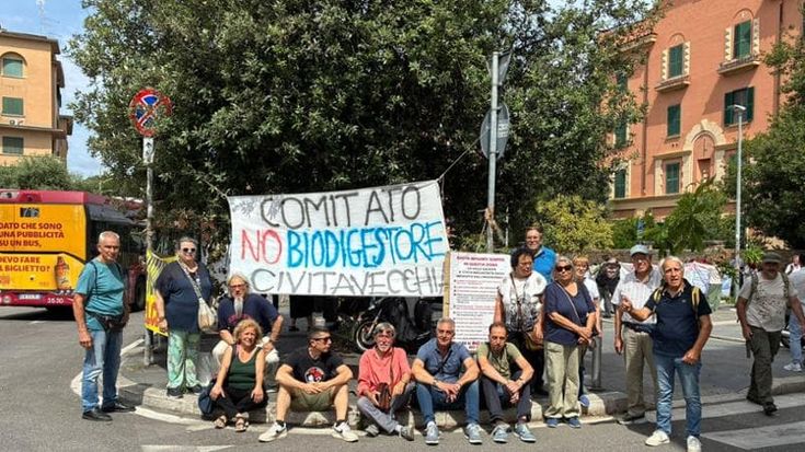 Biodigestore a Civitavecchia, i comitati del Lazio protestano davanti alla Regione Lazio