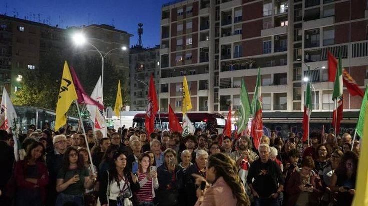 Bombe e clan, Libera scende in piazza. “Scuola e lavoro per combattere le mafie”