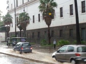 Lo scempio di piazza Carlo III<br />quando piove si allaga tutto