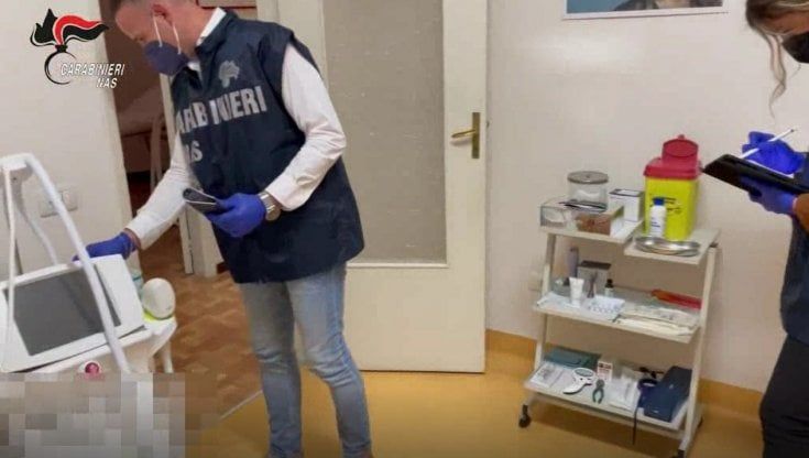Centro estetico alla Gran Madre sotto sequestro: eseguivano piccoli interventi ma non erano medici