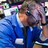 La crisi cinese scatena il panico sui mercati: Milano -6%, sprofonda l'Asia. Wall Street chiude a -3,5 per cento