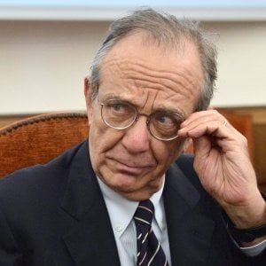 Padoan: "Difficile fare cambiamenti sotto cicli elettorali"
