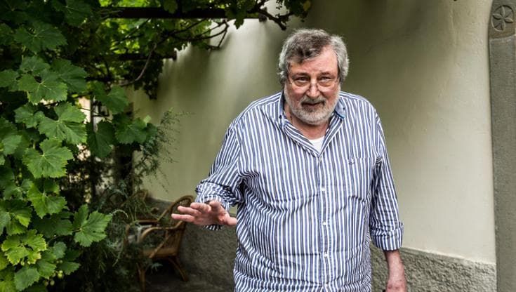 Francesco Guccini, raduni e cantate spontanee per ricordarlo un mese dopo: da Porretta a Roma