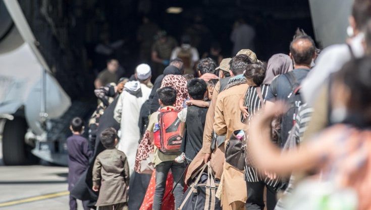 Lo scrittore Atiq Rahimi: "Tra chi fugge da Kabul non c'è speranza, ma solo il bisogno di sopravvivere"