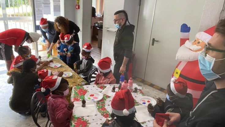 Natale, il cenone che non ti aspetti è nelle case di comunità: "Qui la grande famiglia della solidarietà"