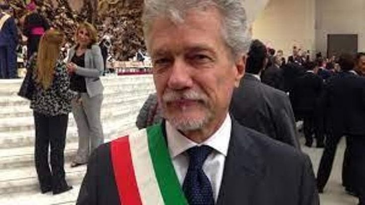 Arezzo, scoppia il caso Ghinelli: il Comune celebra il padre repubblichino del sindaco