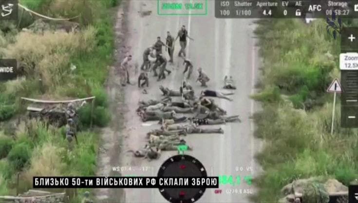 L'esercito ucraino mostra un video: "Ecco la resa dei soldati russi a Kursk"
