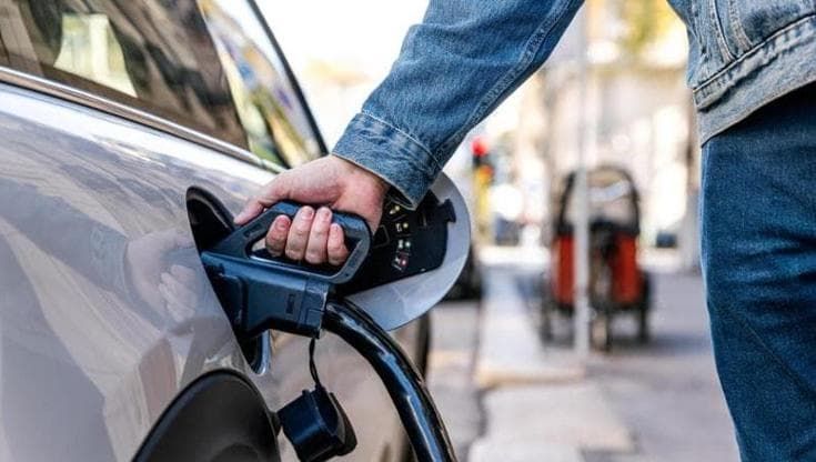 La rete di ricarica delle auto elettriche in Italia cresce più che nel resto d’Europa