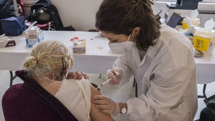 Obbligo vaccini, 1,8 milioni di ribelli. Dal primo febbraio scattano le multe