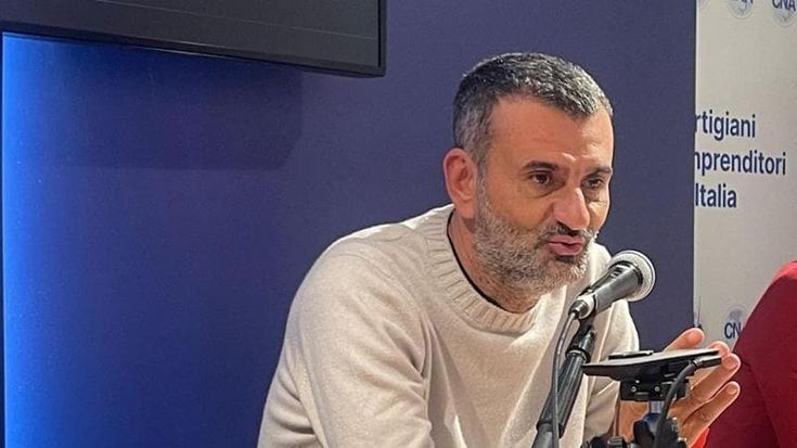 Giro di vite sugli affitti brevi, Decaro segue il modello Toscana su overtourism e gentrificazione