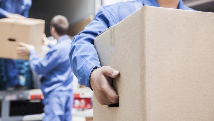 Rete di coop fittizie per vincere gli appalti di trasporto e facchinaggio: otto condanne a Torino