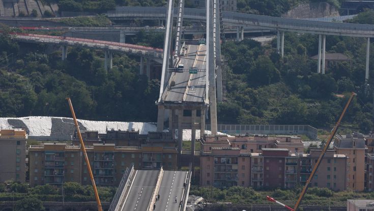 Di Maio "Autostrade torni allo Stato", ora trentamila concessioni nel mirino