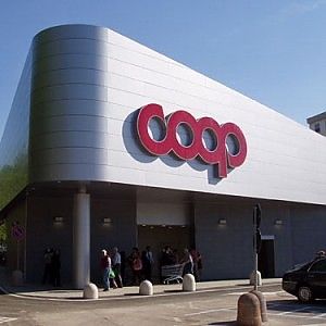 Per le Coop pi&ugrave; utili dalla finanza che dai supermercati