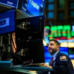 Borse incerte in attesa della Fed. Berlino raffredda le stime di crescita 