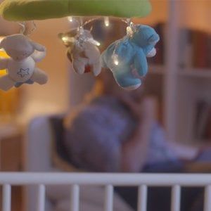 Neonati, maneggiateli con cura. La campagna 'non scuotere' il bebé