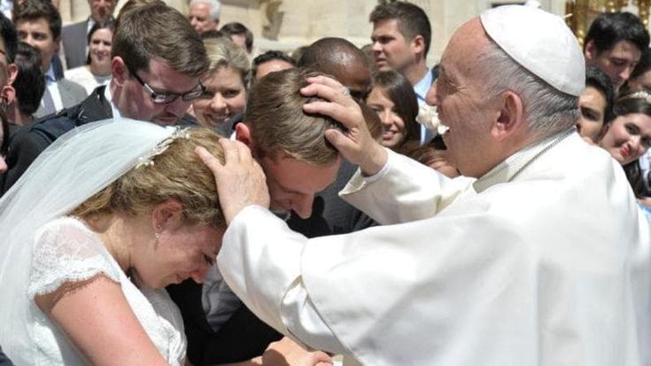 La lettera al Papa degli sposini dello Ior: “Vogliono licenziarci, salvi la nostra famiglia”