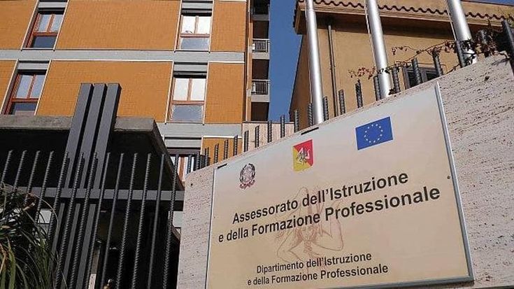 L’assessorato di Famiglia. Politici, amici e parenti nello stipendificio della Dc