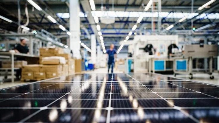 Ey, Pil italiano in crescita dello 0,5% nel 2025. Frenata per gli investimenti
