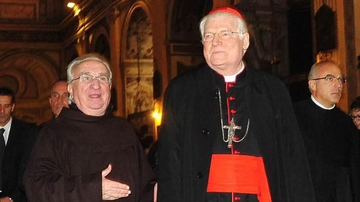 Addio a fra Gelmini: il mondo di padre Eligio tra Rivera, lo champagne e la cura dei più sfortunati