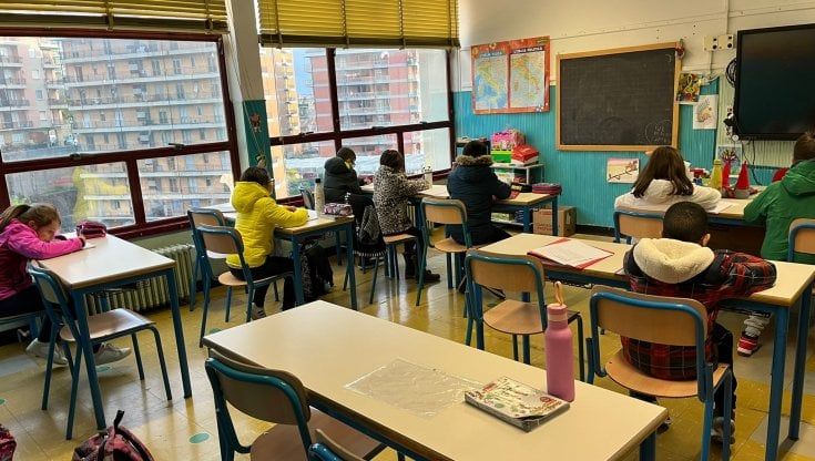 Genova, troppo freddo in classe: i genitori riportano a casa i bimbi della scuola elementare. Il Comune: "Aumentiamo l'orario di accensione e la potenza dell'impianto"