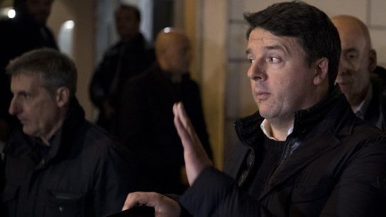 Pd, Renzi tira dritto sul congresso: "Mi dimetto e resto reggente". E chiede la revoca dei vitalizi