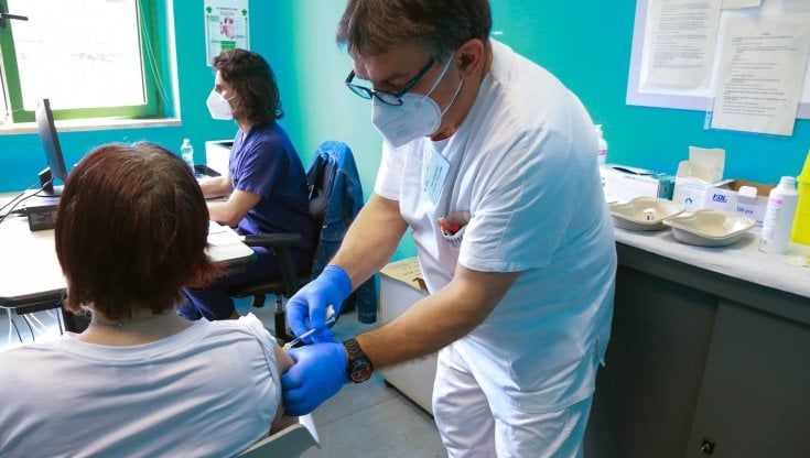 Vaccini, immunizzato un italiano su 5