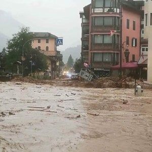 Maltempo nel Nordest: allagata Moena, oltre 3000 fulmini in Alto Adige