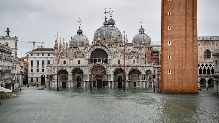 Acqua alta, il patriarca Francesco Moraglia: “Venezia si salva con un modello diverso di sviluppo, non è Disneyland”