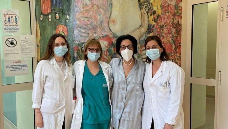 Equipe di sole donne asporta l'utero che pesava 1,6 chili