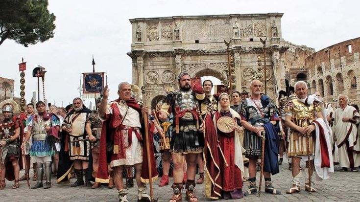 Turisti gladiatori per una notte: la sfida segreta al Colosseo