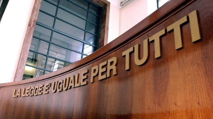 Schiaffi e calci all’arbitro, a giudizio otto giocatori. Massaggiatore condannato
