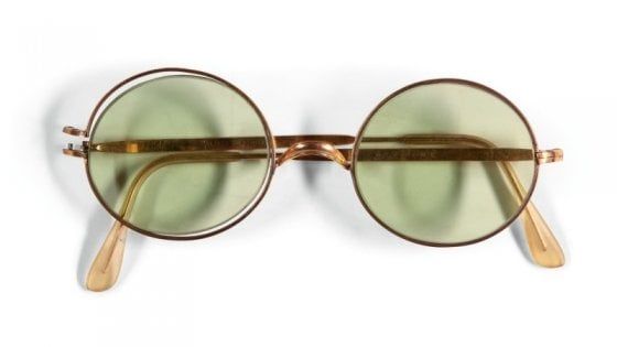 John Lennon, venduti all'asta un paio di occhiali: la cifra record è di quasi 165.000 euro