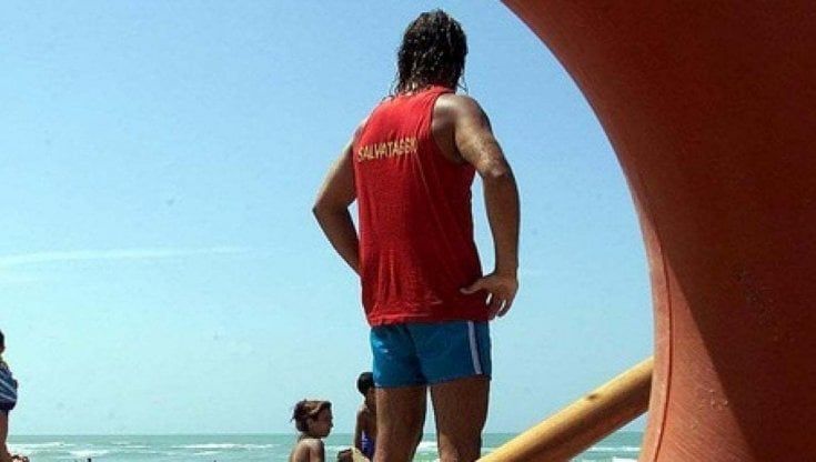 Ostia, spiagge libere senza bagnini, protestano i bagnanti: "Qui si rischiano nuove tragedie"