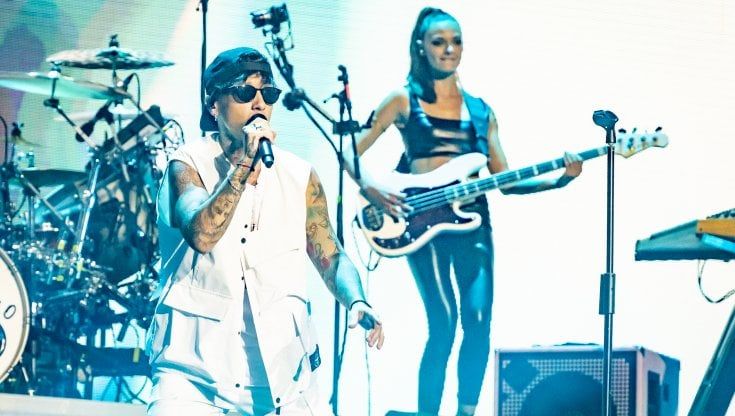 Ultimo chiude la stagione dei grandi concerti a San Siro e il suo tour negli stadi con un altro sold out