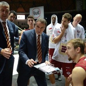Basket, Venezia-Reggio sfida d'alta quota. Sassari contro l'entusiasmo di Trento