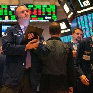 Borse europee in forte calo, risale lo spread