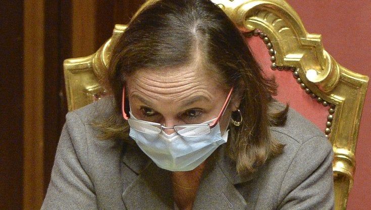 Nizza, Lamorgese respinge le accuse di Salvini: "I decreti sicurezza hanno creato insicurezza". Il leader leghista: "Colpa mia? Incapace, si dimetta"