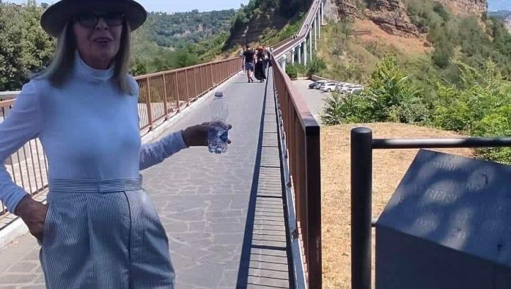 Diane Keaton,  visita a sorpresa a  Civita di Bagnoregio