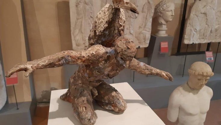 "Terra", Monica Mariniello: tra uomini, natura e animali, le sculture in mostra