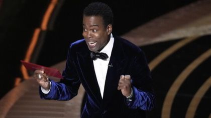 Chris Rock torna sul palco dopo lo schiaffo di Will Smith: 