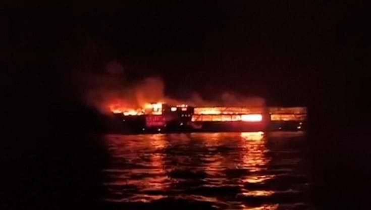 Incendio su un traghetto nelle Filippine, morti e decine di dispersi