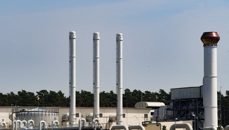 Gas, nuovo taglio al Nord Stream 1: il flusso scende al 20%, il prezzo vola. Diplomazie Ue al lavoro per rivedere il piano d'emergenza