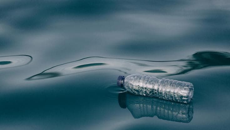 Oceani, risolto il mistero della plastica mancante: si è già trasformata in nanoplastica