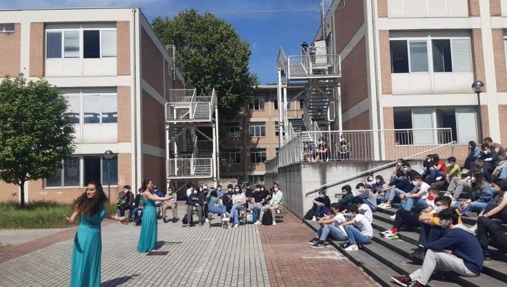 Parma, il teatro all'aperto degli studenti: così la cultura riparte a scuola 