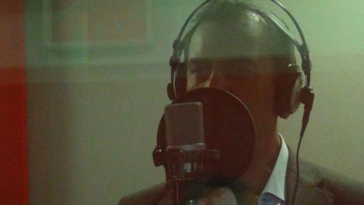 Sindaco sospeso, cantante per un giorno
