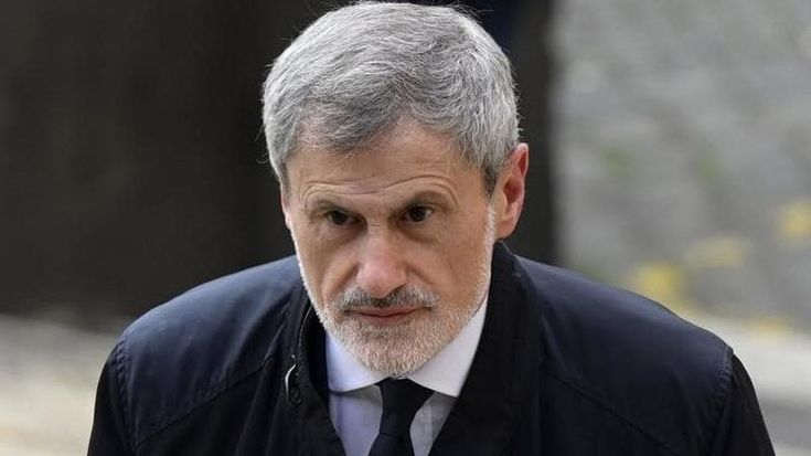 Alemanno, i servizi sociali dopo la condanna per traffico d’influenze e l’arresto a Capodanno