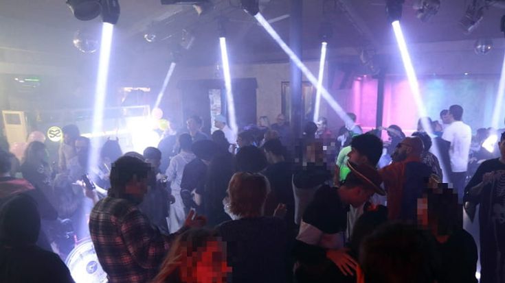 Escort di lusso nei locali della movida a Milano, decine di calciatori di serie A tra i clienti