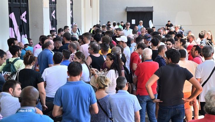 Stadio sold out in due ore: la caccia al biglietto manda in crash il sito