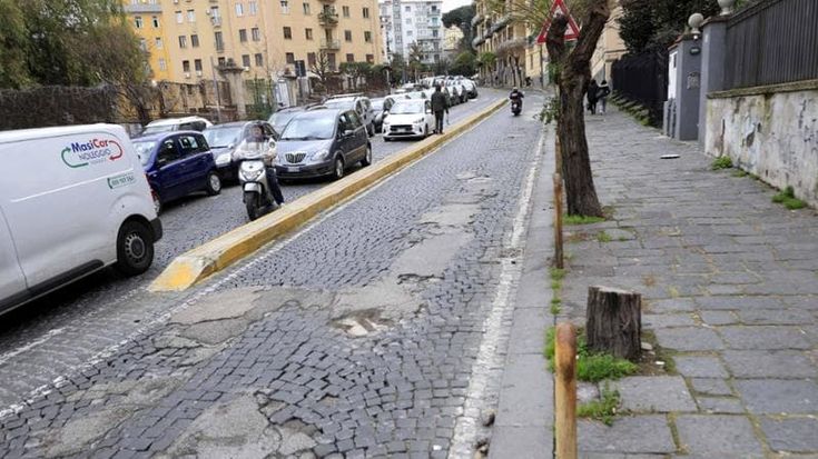 Addio ai sampietrini, dalla Soprintendenza sì all’asfalto in via Santacroce a Napoli