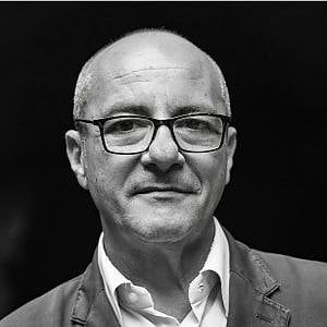 Padre Loffredo: "Appello alla politica, il tempo a disposizione è poco"